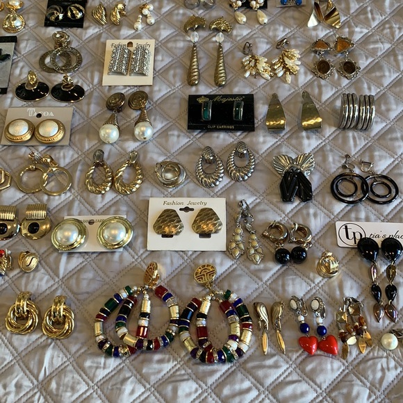 101 pairs Vintage earrings from the 70’s, 80’sand 90’s. - Picture 3 of 5